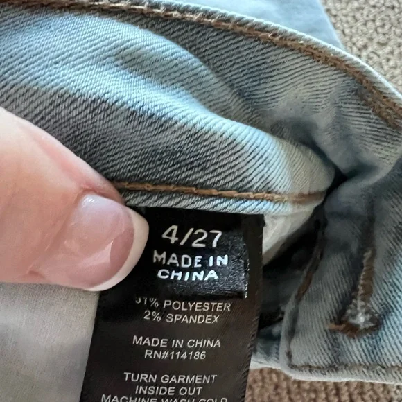 FRYE two pair of Classic Straight-Leg Jeans in Dark and Light Blue. - Picture 5 of 6